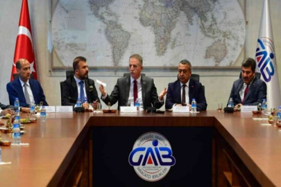 Vali Gül ihracatçılarla gündemi değerlendirdi