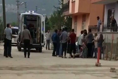 Annesiyle tartışan babasını öldürdü, komşunu yaraladı