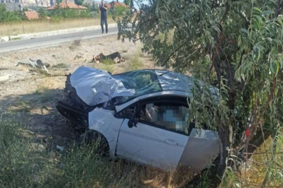 Cenaze yolunda feci kaza: 3 ölü, 2 yaralı