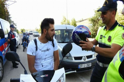 Jandarmadan ceza yerine kask hediyesi