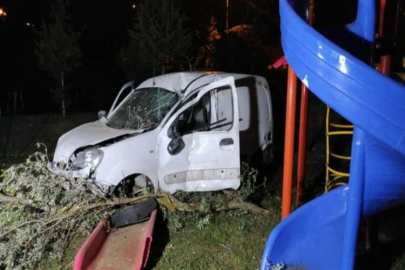 Araç çocuk parkına uçtu: 1 ölü, 1 yaralı