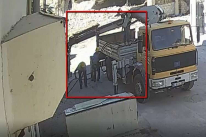 Bakır kabloları gündüz vakti vinçle sökerek çaldılar