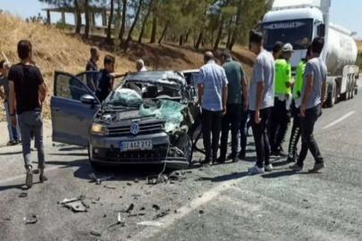 Otomobil ile kamyon çarpıştı: 4 yaralı