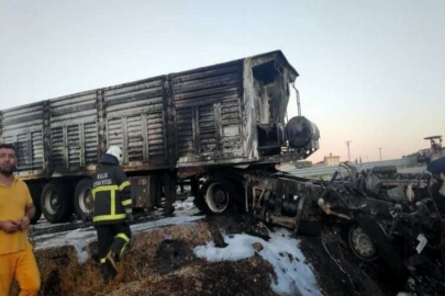 Kilis’te tır iş makinesine çarptı: 1 yaralı