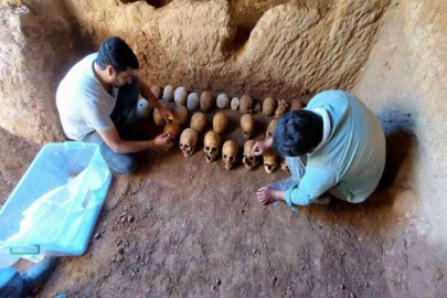 Kaçak kazı yapılan mezar odasından 27 iskelet çıktı