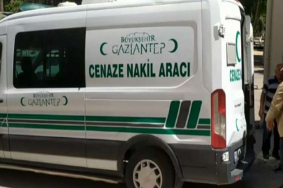 Lastiği patlayan motosiklet takla attı, sürücüsü öldü