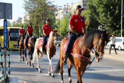 Atlı polisler Gaziantep’te devriye attı