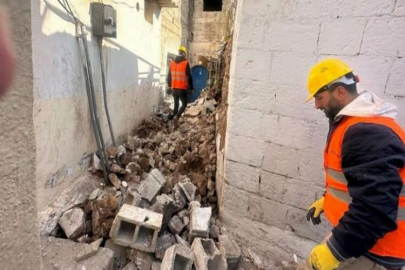 Eski Urfa sokaklarındaki molozlar kaldırılıyor