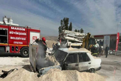 Benzin istasyonun yanında alev alan araç korku dolu anlar yaşattı