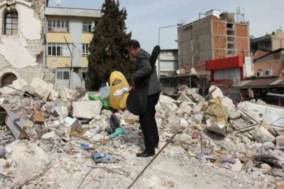 Ünlü bestekar enkazda eserlerini arıyor