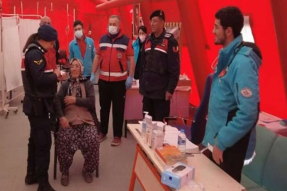 Hasta depremzedenin imdadına jandarma yetişti