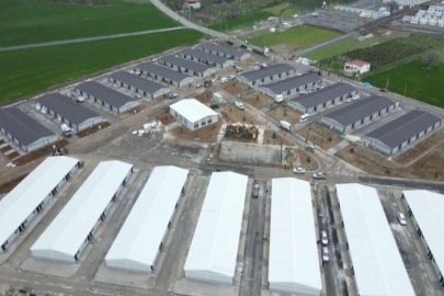 Bakan Kurum: "Nurdağı ve İslahiye’de 214 prefabrik evi daha sahiplerine teslim ettik”