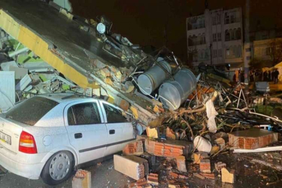 Adıyaman’da ağır hasarlı 4 katlı bina çöktü