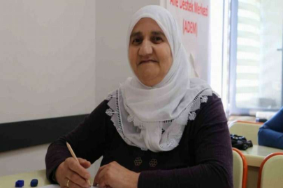 Babası okula göndermedi, okuma yazma azmiyle 55 yaşında eğitime başladı