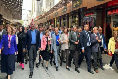 AK PARTİ’Lİ ADAYLAR SEVGİ YÜRÜYÜŞÜ YAPTI