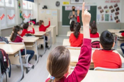 Deprem bölgesinden diğer illere nakil olan 77 bin 647 öğrenci okuluna döndü
