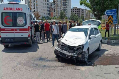 Kamyonet ile otomobil çarpıştı: 2’si çocuk 7 yaralı