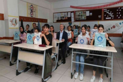 Tahmazoğlu’ndan öğrencilere 120 bin tişört