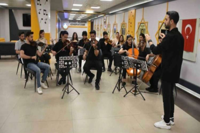 Gençler geleceğin sanatçıları olma yolunda ilerliyor