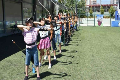 Depremzede çocuklar depremin izlerini sporla siliyor