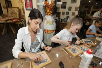 Yabancı sanatseverler, Gaziantep’te mozaik sanatını öğreniyor