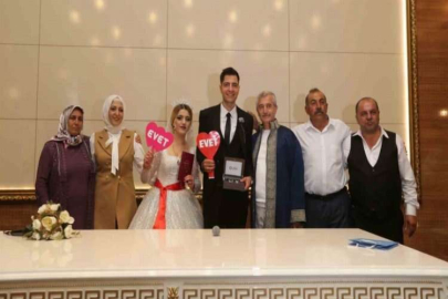 İşitme engelli çiftin nikahını Tahmazoğlu kıydı