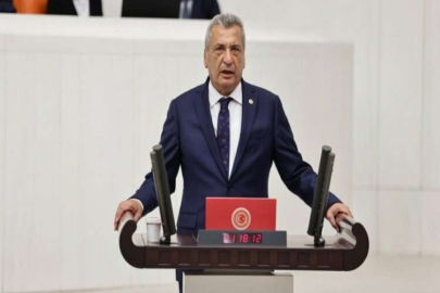 Öztürkmen, depremzede öğrencilerinin sorunlarını meclise taşıdı