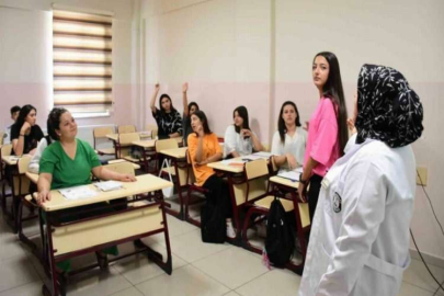 Şahinbey’de ev hanımları ve öğrenciler İngilizce öğreniyor