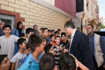 ÇOCUKLARDAN BAŞKAN FADILOĞLU’NA SEVGİ GÖSTERİSİ