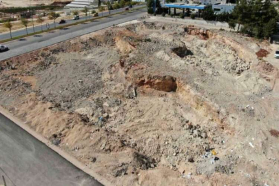 Enkazların yerini boş araziler aldı