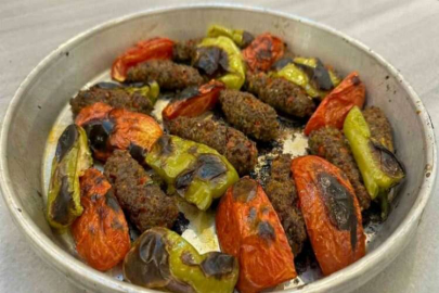 Gastronomi kenti Gaziantep’in simit kebabı turistlerin ilgisini çekiyor