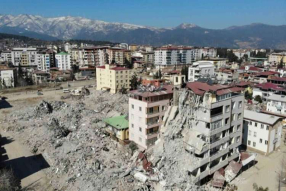 Depremde yıkılan ve 25 kişiye mezar olan bina ile ilgili eksik ve hatalı proje iddiası