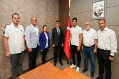 Şampiyon, kariyerine yuvasında devam edecek