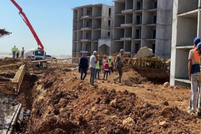 Adıyaman’da kule vinç devrildi: 2 yaralı