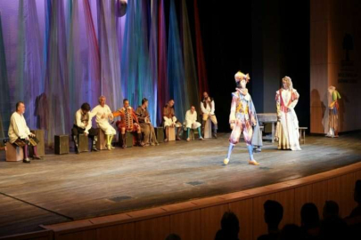 Tiyatroseverler, D.T. Şehitkamil Sahnesi’nde buluştu