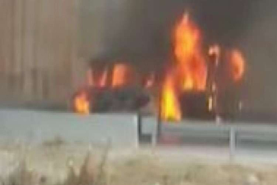 Seyir halindeki servis aracı yandı