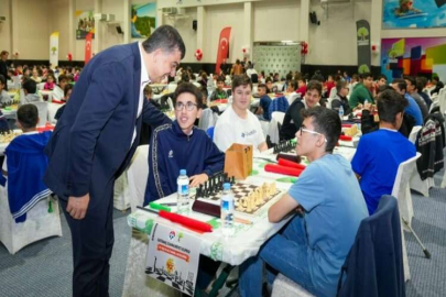 ULUSAL TURNUVADA, ULUSLARARASI SPORCULAR HAMLE YAPTI