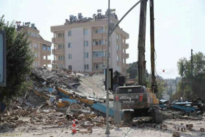 Gaziantep’te 12 katlı bina yıkım sırasında çöktü