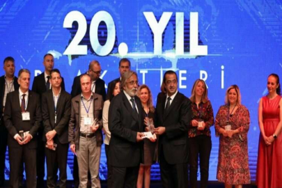 Cengiz Halil Çiçek’e 20. yıl plaketi