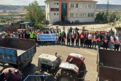Jandarma 86 traktör sürücüsüne reflektif yelek dağıttı
