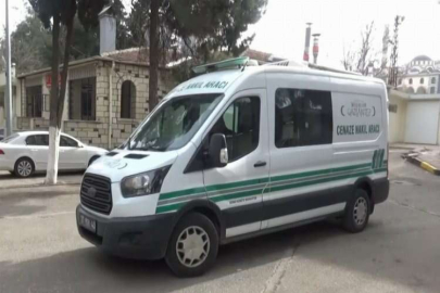 Hafif ticari araç ile motosiklet çarpıştı: 1 ölü, 1 yaralı
