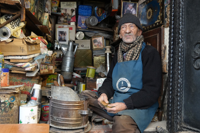 85 yaşındaki usta, 65 yıldır işini aşkla yapıyor