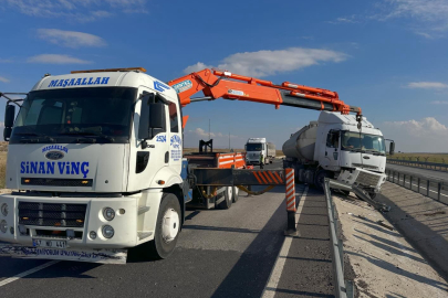 Mazot tankeri bariyerlere çarptı: 1 yaralı