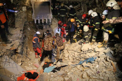 Enkazda 96 saat sonra çıkarılan ve idrarını içerek hayatta kalan Adnan Muhammed Korkut o anları İHA’ya anlattı