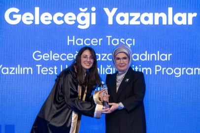 EMİNE ERDOĞAN’DAN GAÜN’LÜ ÖĞRENCİYE BİRİNCİLİK ÖDÜLÜ 