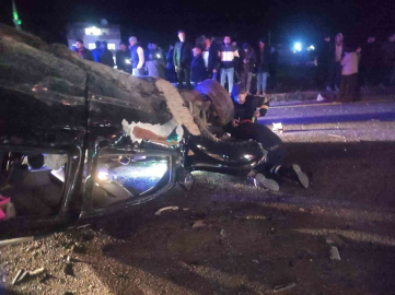 Mardin’de hafif ticari araç ile otomobil çarpıştı: 4 yaralı