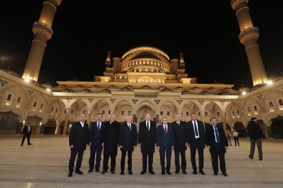 KKTC Cumhurbaşkanı Tatar, Şahinbey Millet Camii’ni gezdi
