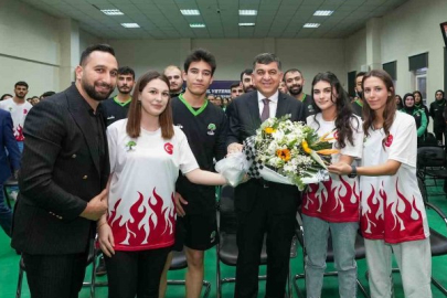 Genç kursiyerlerden Fadıloğluna büyük sevgi