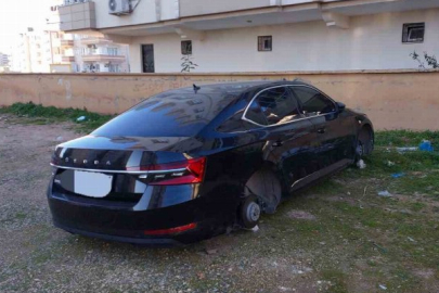 Park halindeki lüks aracın lastikleri ve jantları çalındı