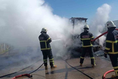 Seyir halindeki kepçe cayır cayır yandı